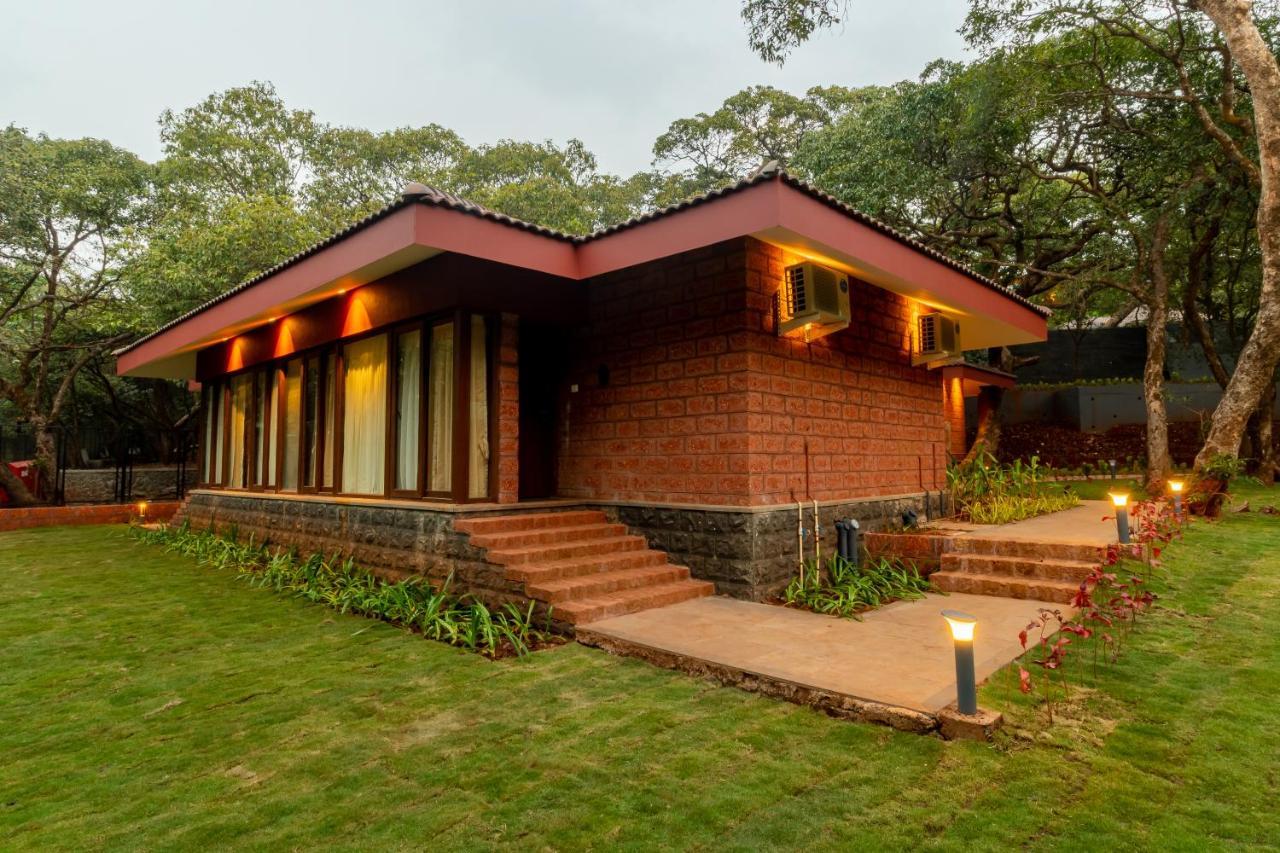 R R Heritage Resort Pure Vegetarian Mahābaleshwar Esterno foto